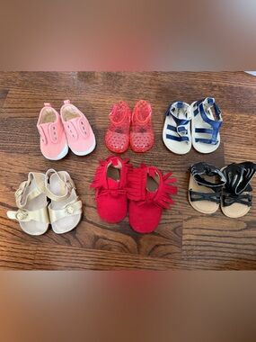 Lot of Baby Girl Old Navy Shows 6 Pair